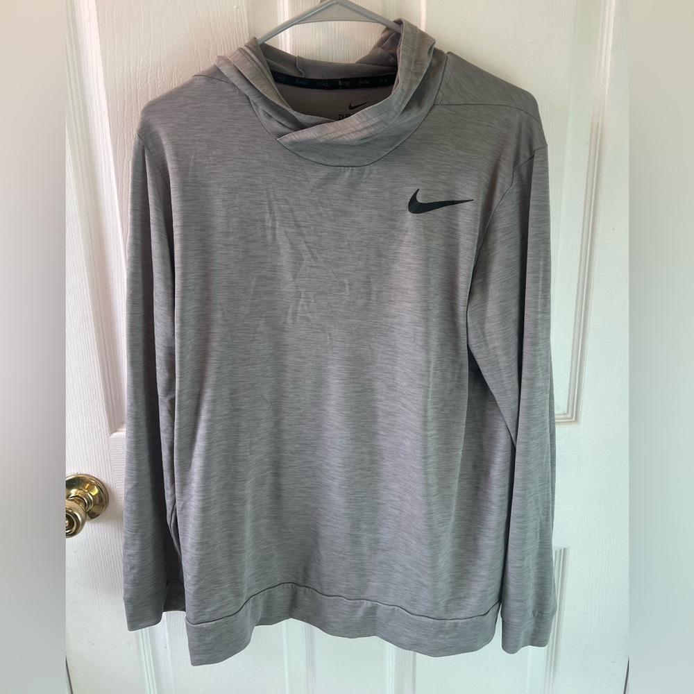 Nike men’s hooded long sleeve shirt, size M